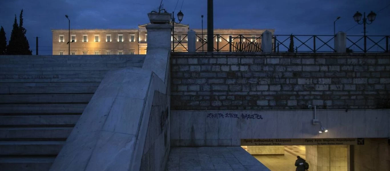 Η Ελλάδα «έκλεισε»: «Πρεμιέρα» σήμερα για την καραντίνα - Με sms οι κινήσεις και διπλασιασμός των προστίμων